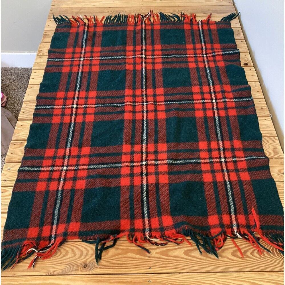 Connemara Rug 100% Pure Wool Fringe Throw Blanket Size 34x44 Red Green